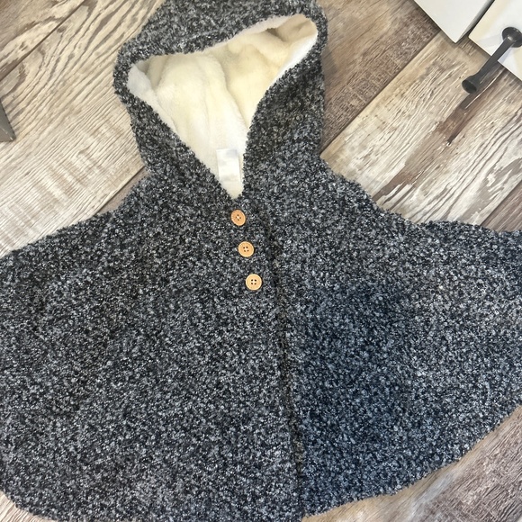 Carter's Other - 🚌Carter’s Baby Girls Poncho Size 24 Months Beautiful condition !